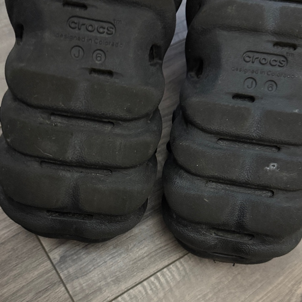 CROCS Black Textured Clogs Echo J6 - Picture 7 of 15